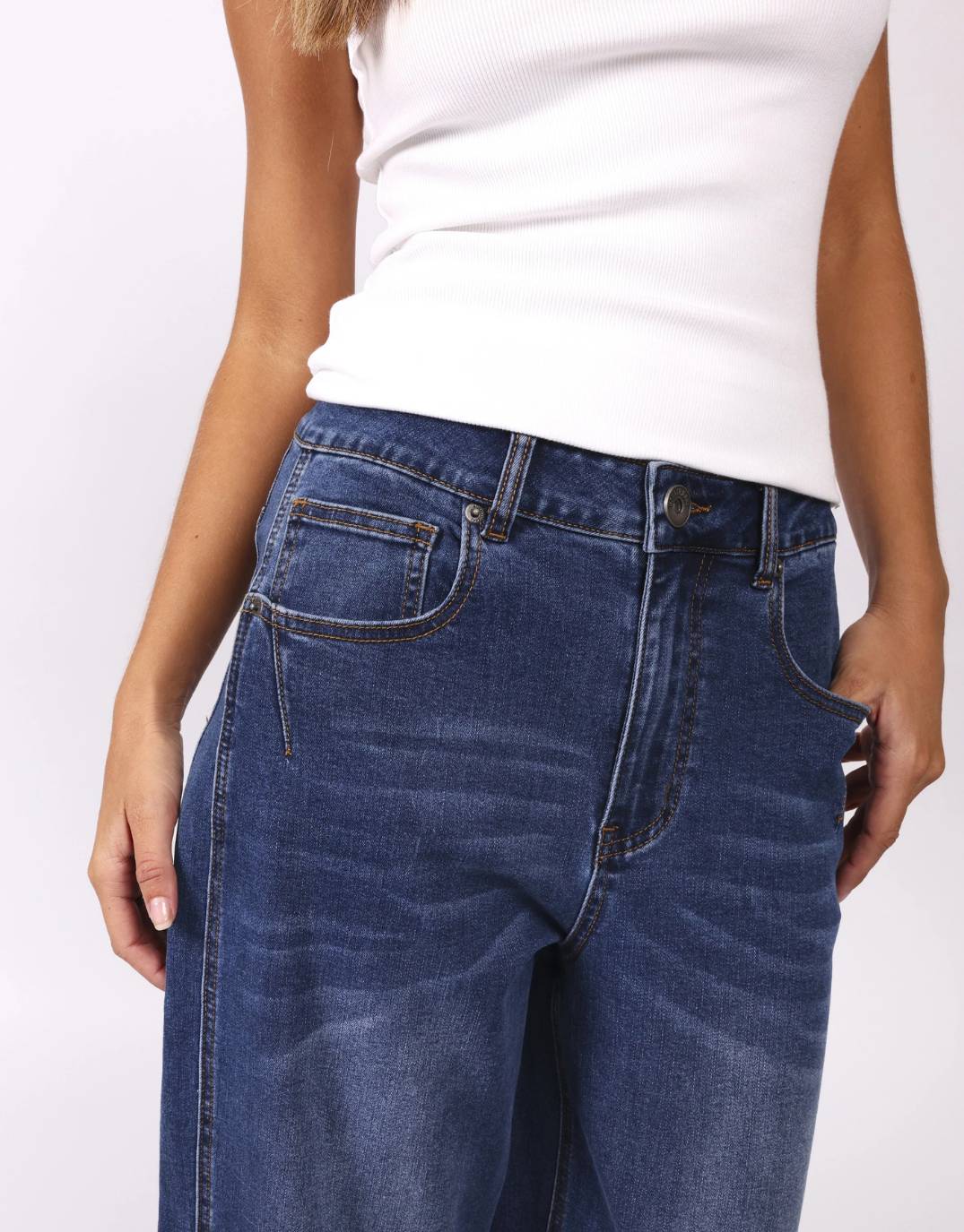 Toni Barrel Jeans - Dark Wash - Image 10
